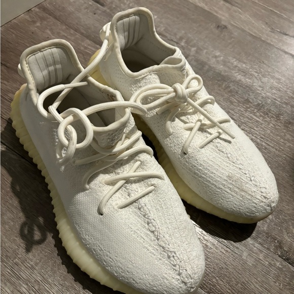 Authentic Adidas Yeezy Boost 350 V2 6.5Sz in Triple white - Picture 7 of 7